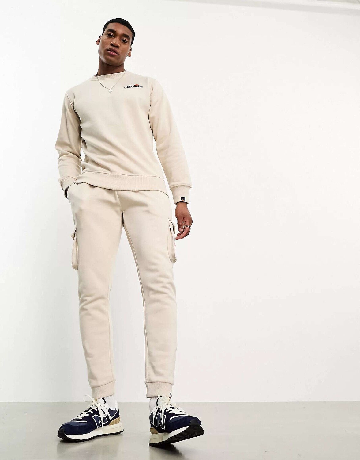 

Брюки-джоггеры карго ellesse Labico из камня