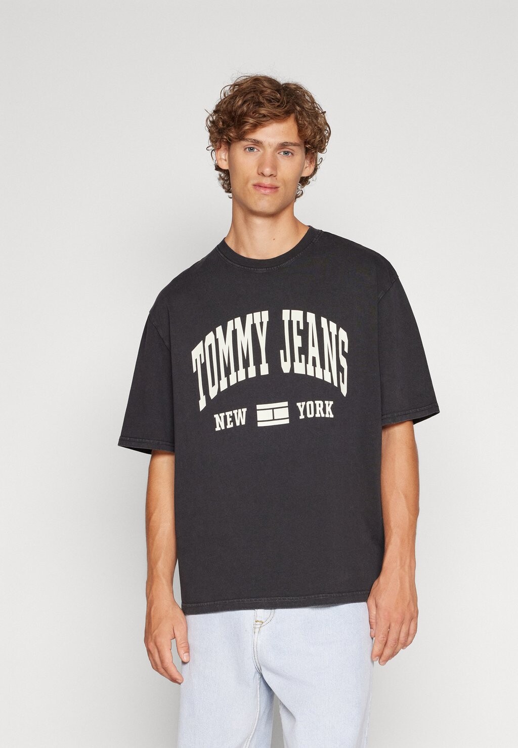 

Футболка с принтом Nyc Varsity Tee Tommy Jeans, черный