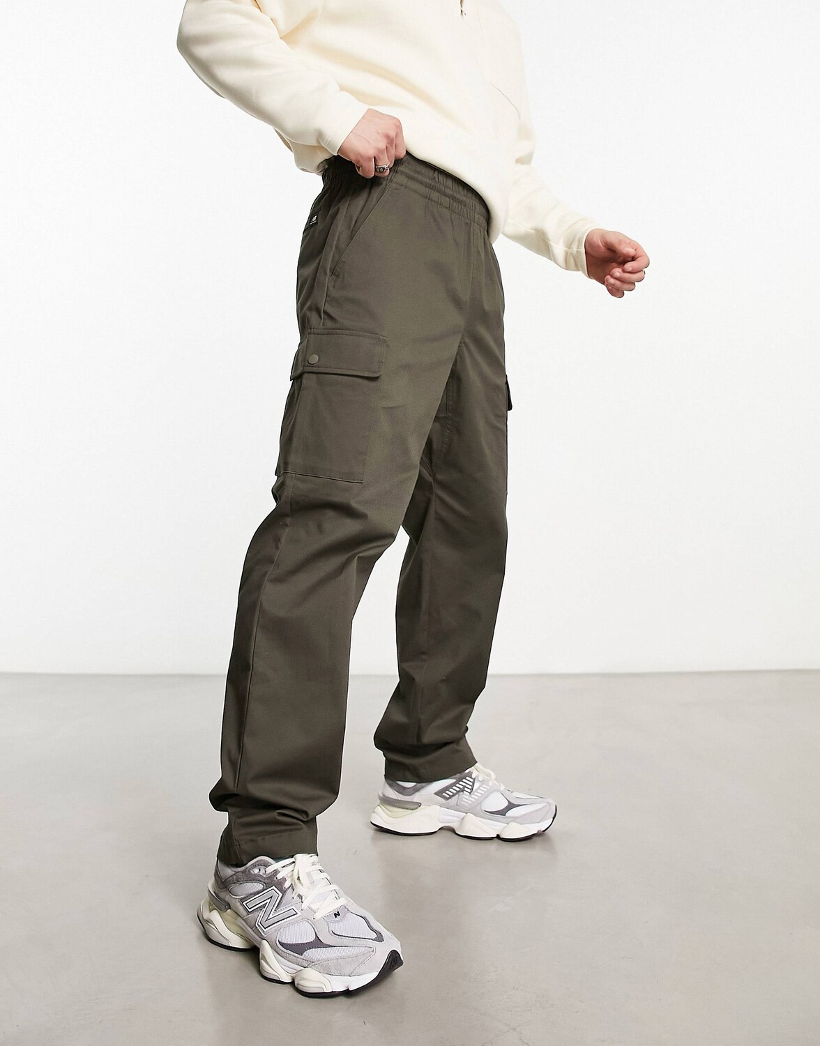 

Серые тканые брюки карго New Balance Athletics, Серый