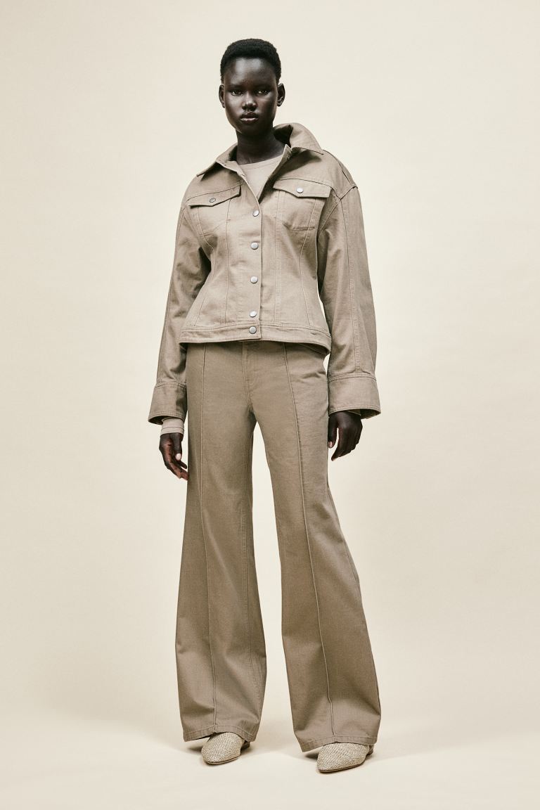 Расклешенные брюки из твила с прижатыми складками H&M, бежевый