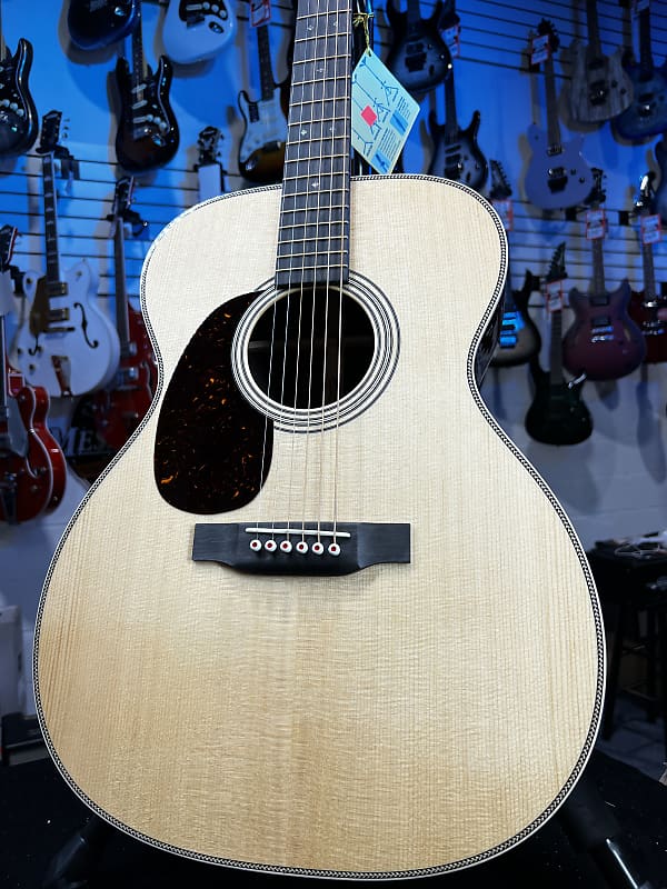 

Акустическая гитара Martin 000-28 Modern Deluxe Left-Handed Acoustic Guitar - Natural, Auth Dealer