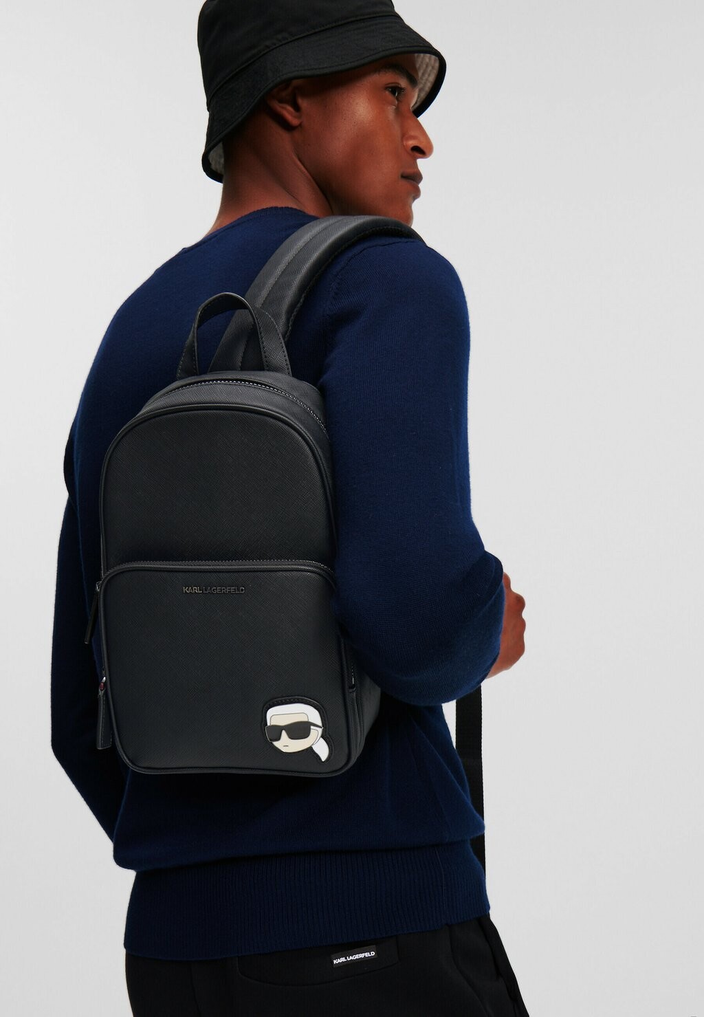 

Рюкзак Y IKONIK KORE SLING KARL LAGERFELD, цвет black