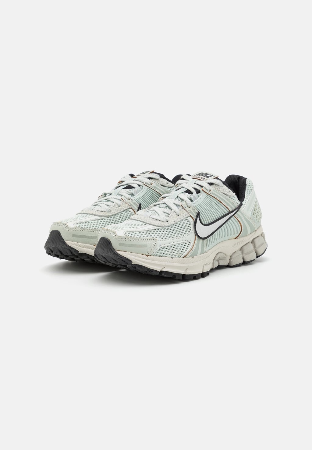 

Кроссовки ZOOM VOMERO 5 Nike, серый металлик