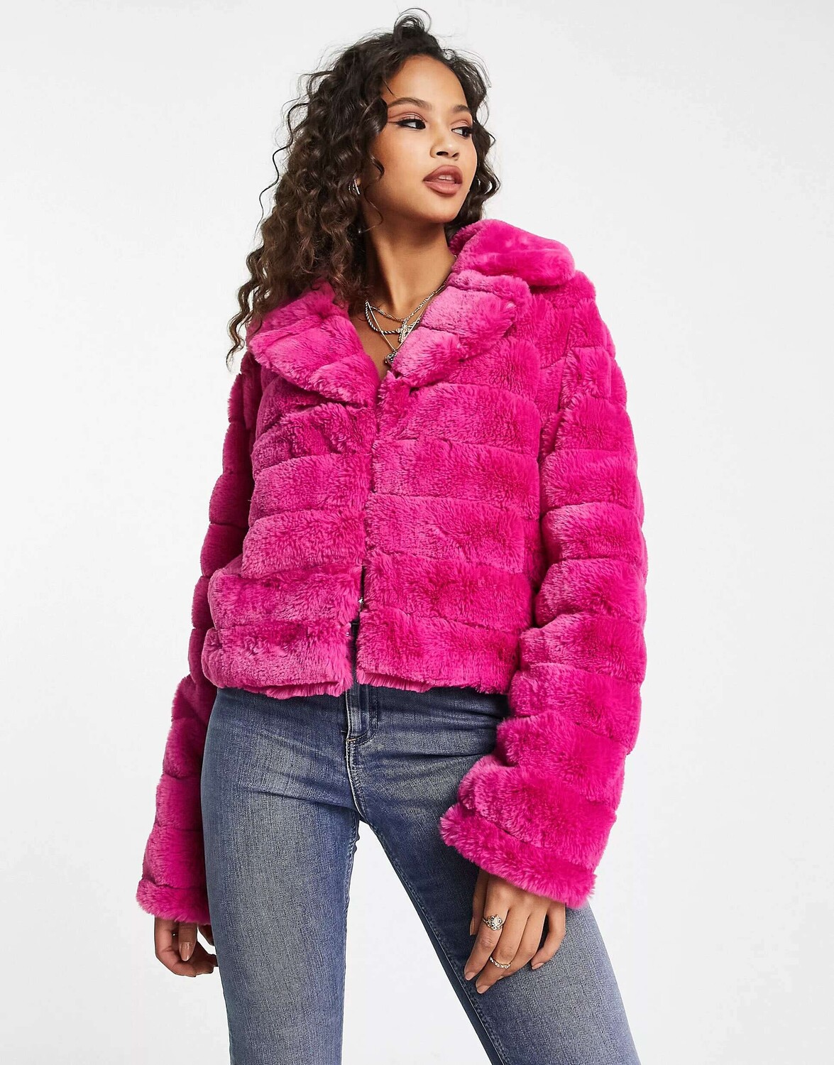 

Ярко-розовая укороченная куртка из искусственного меха с воротником Miss Selfridge, Розовый
