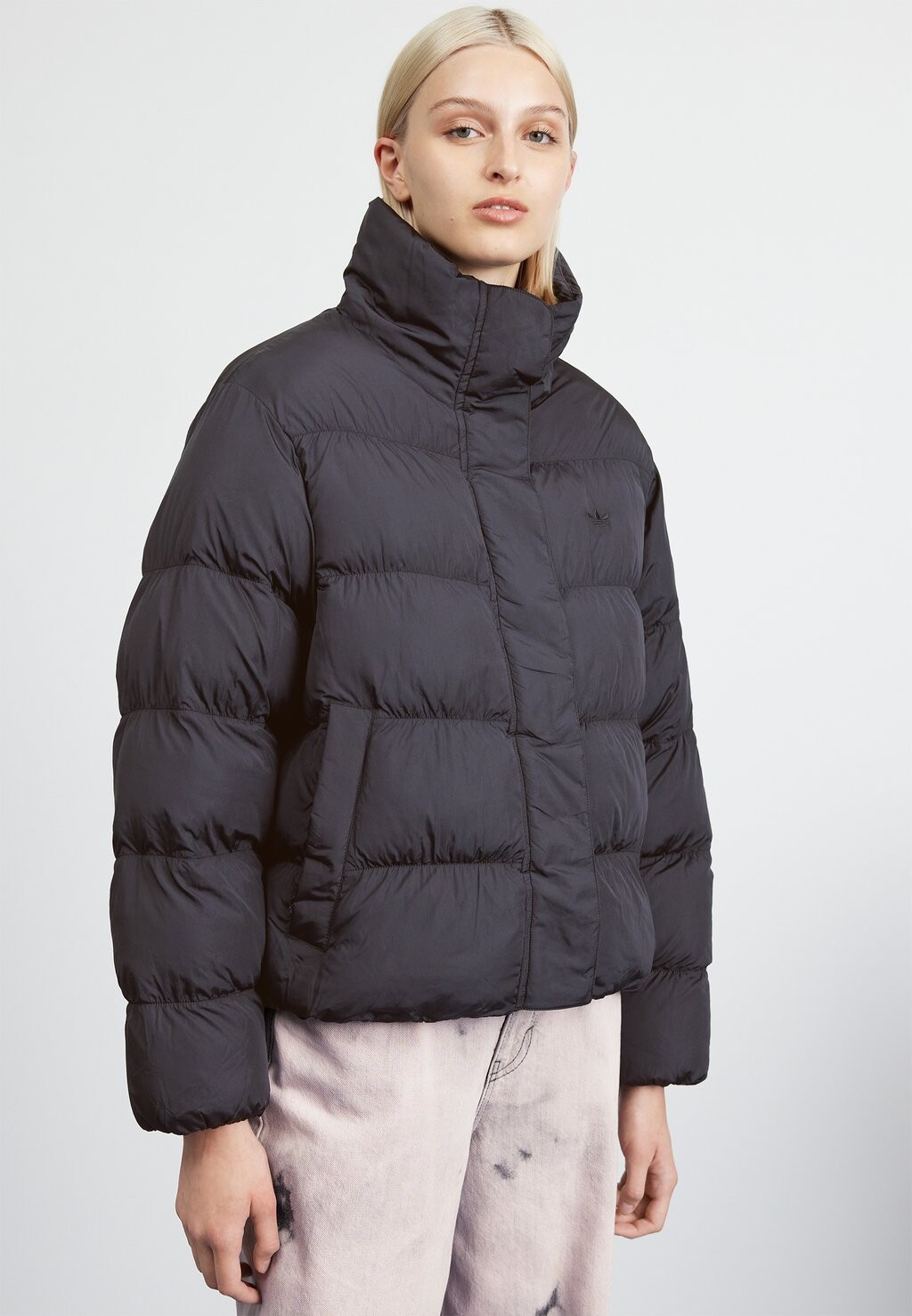 

Зимняя куртка adidas Originals SHORT VEGAN, черный