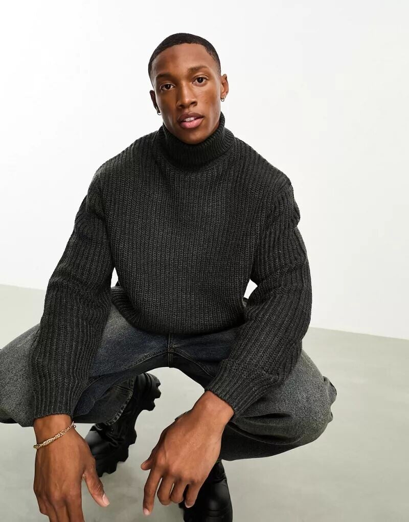 

Серая трикотажная водолазка оверсайз с лакированным принтом ASOS