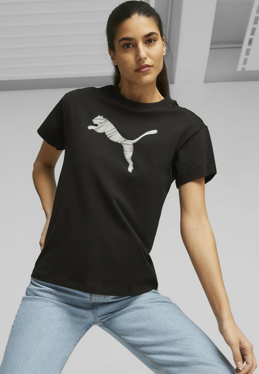 

Футболка с принтом Puma, черный