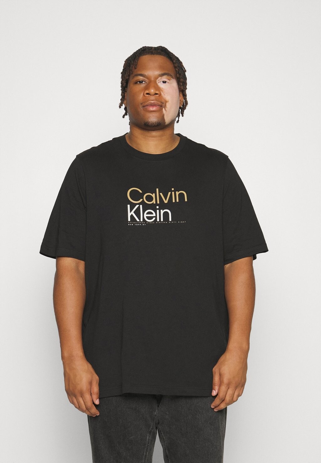 

Футболка с принтом Calvin Klein, черный