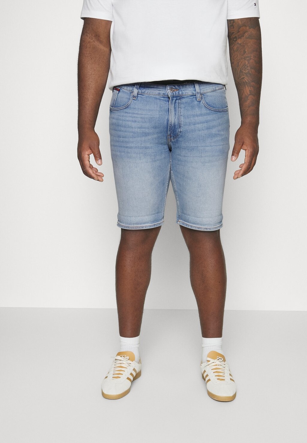 

Джинсовые шорты Tommy Jeans by Tommy Hilfiger