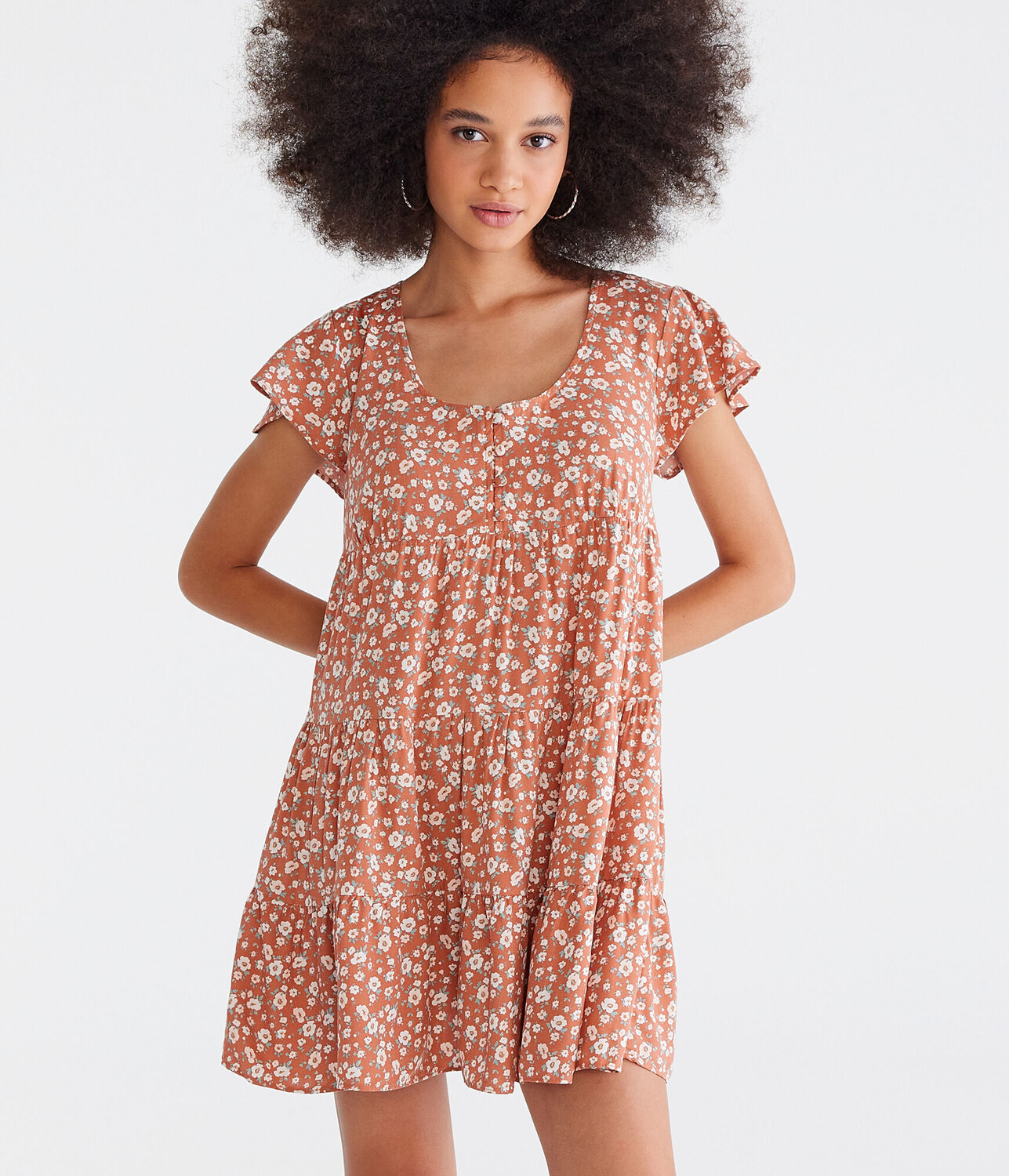 

Платье Babydoll на пуговицах с цветочным принтом и круглым вырезом Aeropostale, бежевый
