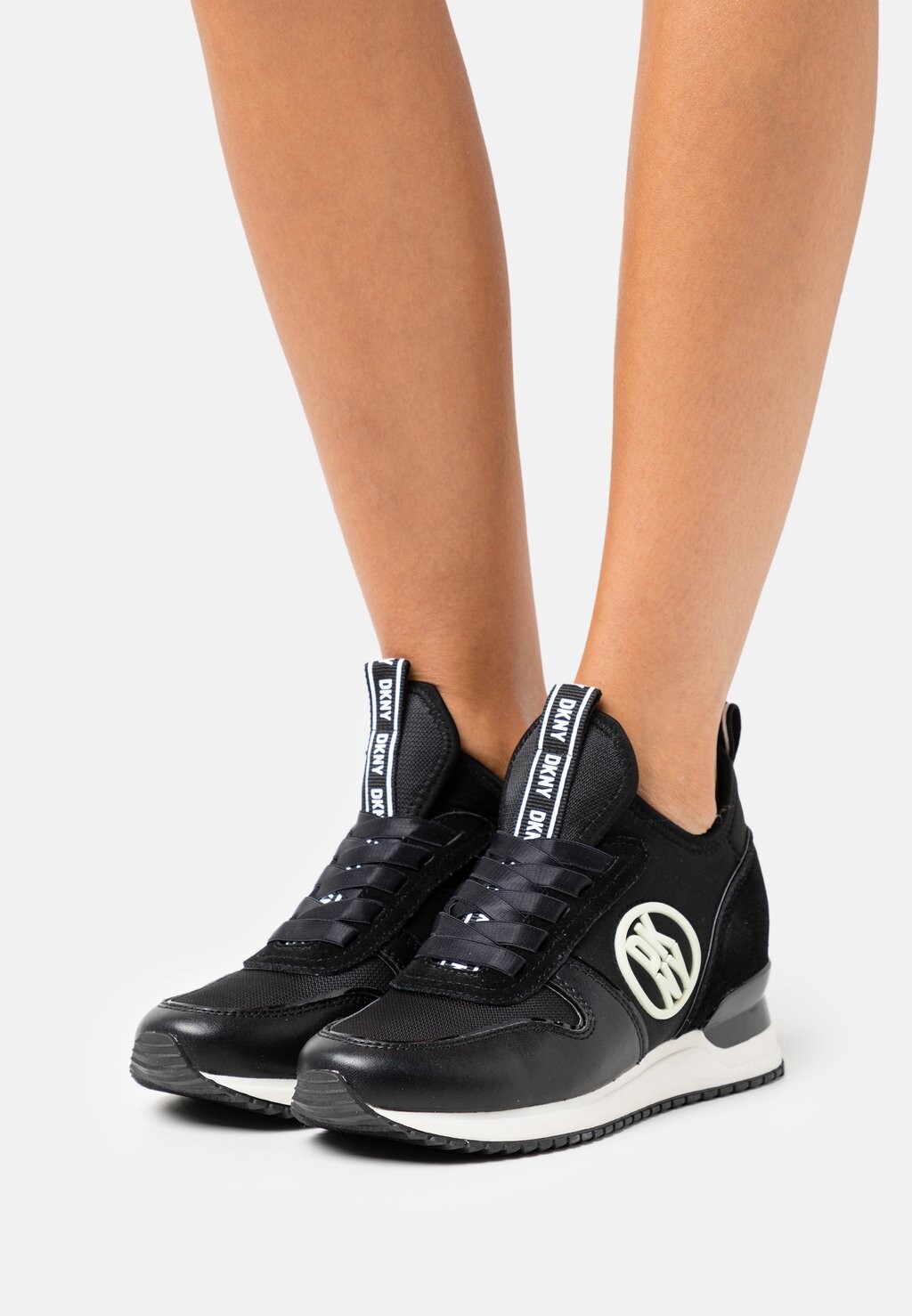 

Кроссовки DKNY, черно-белый