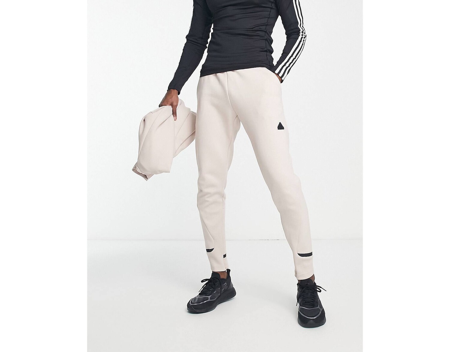 

Белые джоггеры из технического флиса adidas Sportswear adidas performance