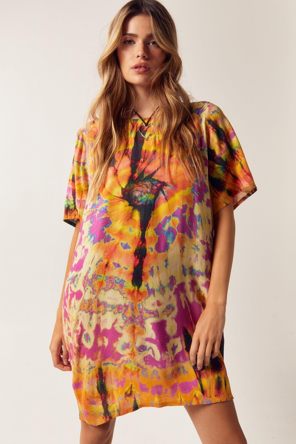 

Платье-футболка Rainbow Tie Dye Nasty Gal, мультиколор