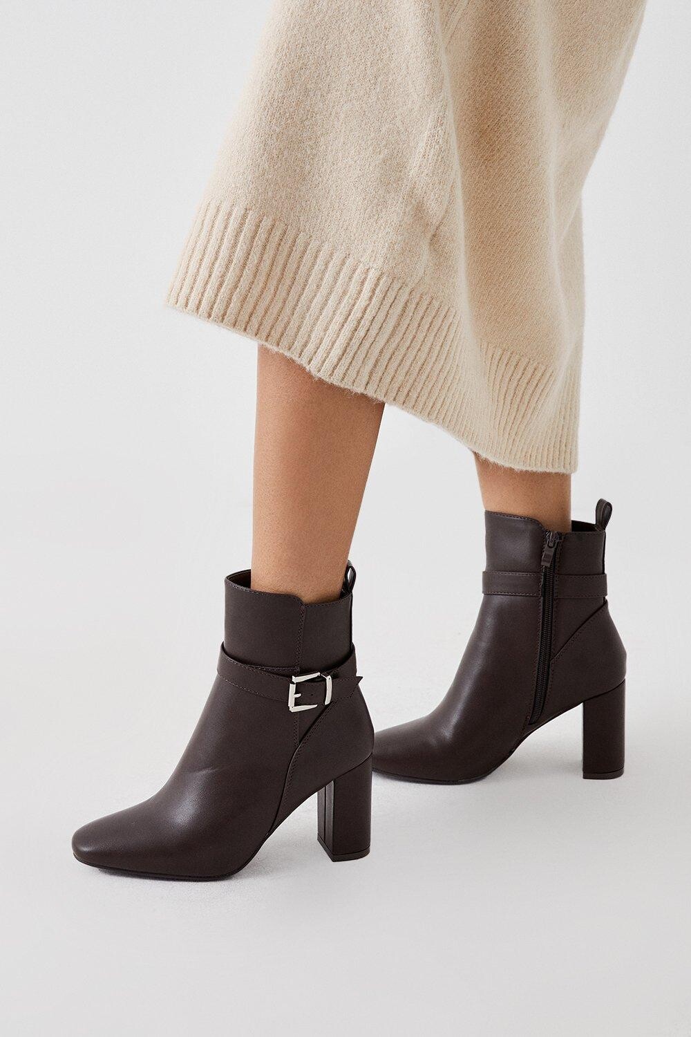 

Faith: ботильоны Meggi с квадратным носком и пряжкой Dorothy Perkins, коричневый