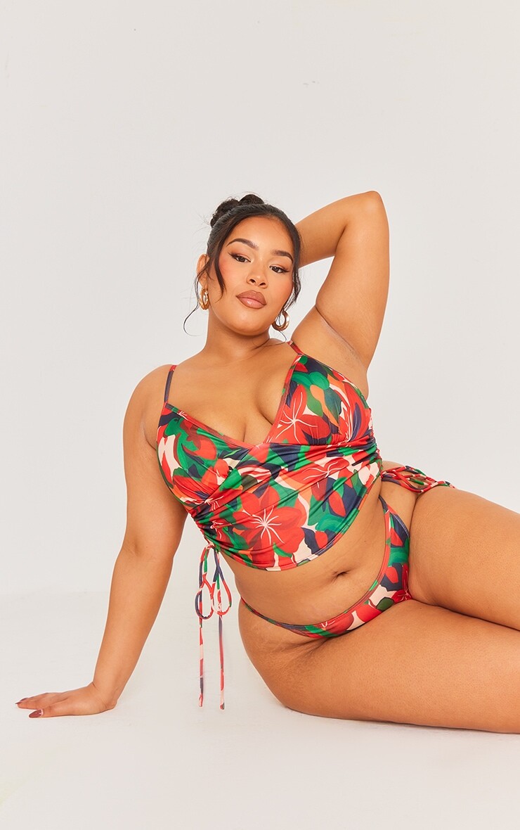 

PrettyLittleThing Длинный бикини-топ Plus с разноцветным цветочным принтом