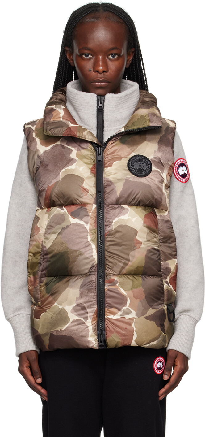 

Коричневый пуховый жилет Canada Goose Everett