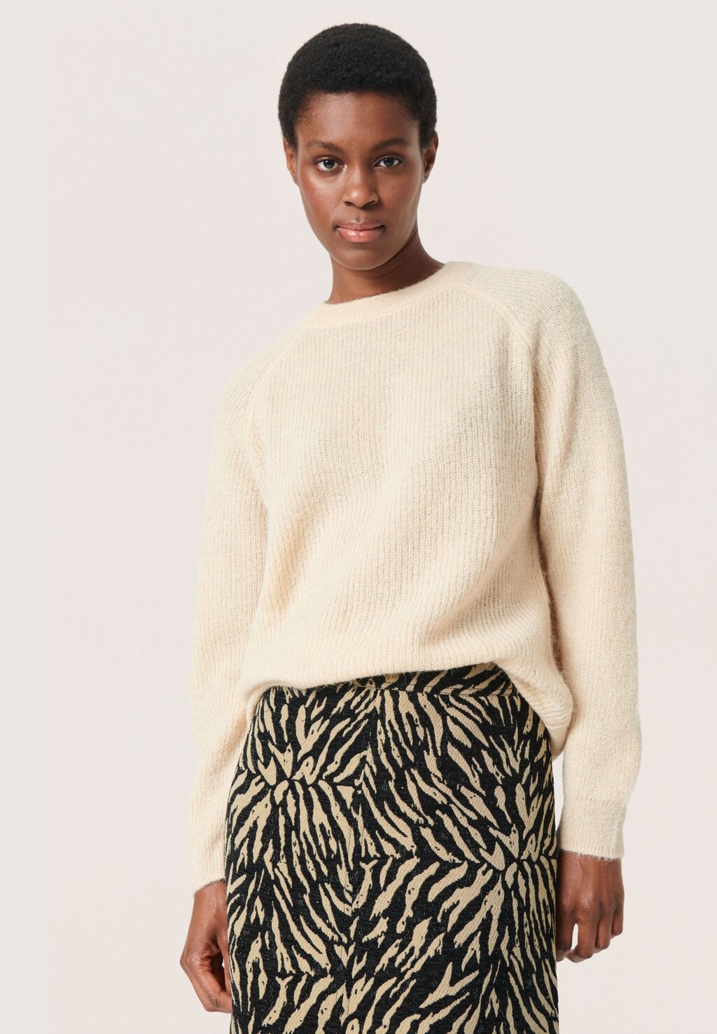 

Джемпер TUESDAY RAGLAN PULLOVER LS Soaked in Luxury, бежевый
