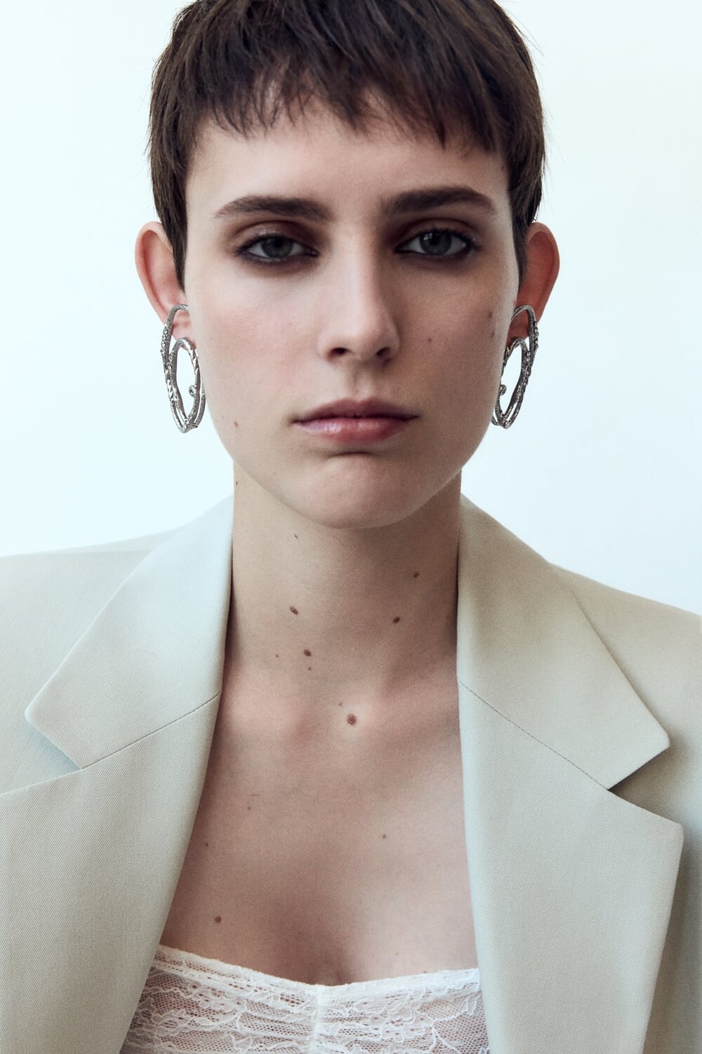 

Серьги с текстурированными стразами ZARA, серебряный