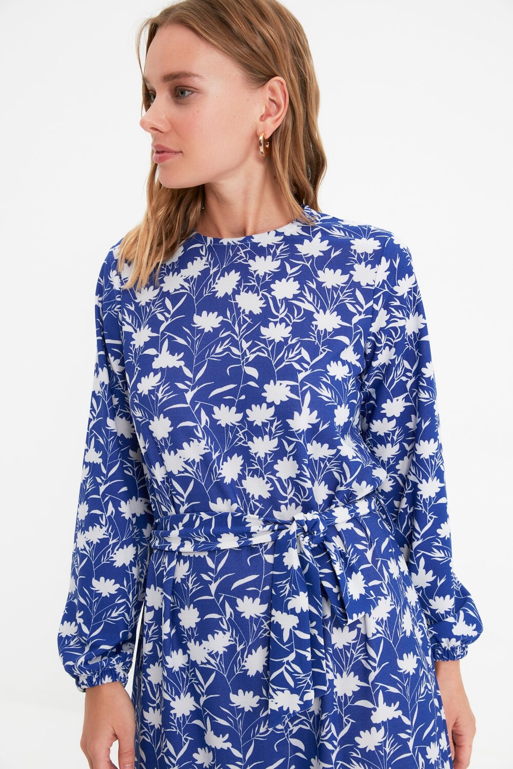 

Платье синего цвета с рюшами по низу Trendyol Modest, синий