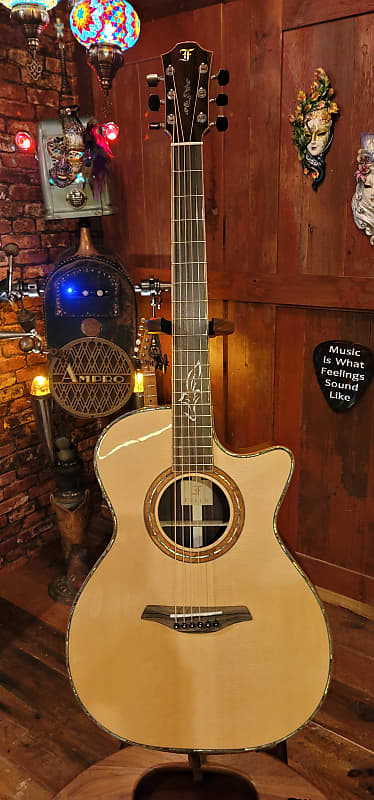 цена Акустическая гитара Furch Red OMc SR with FREE Furch guitar strap 112504