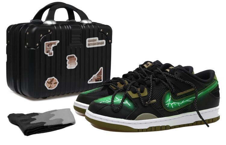 

Кроссовки Nike Dunk, черный/зеленый