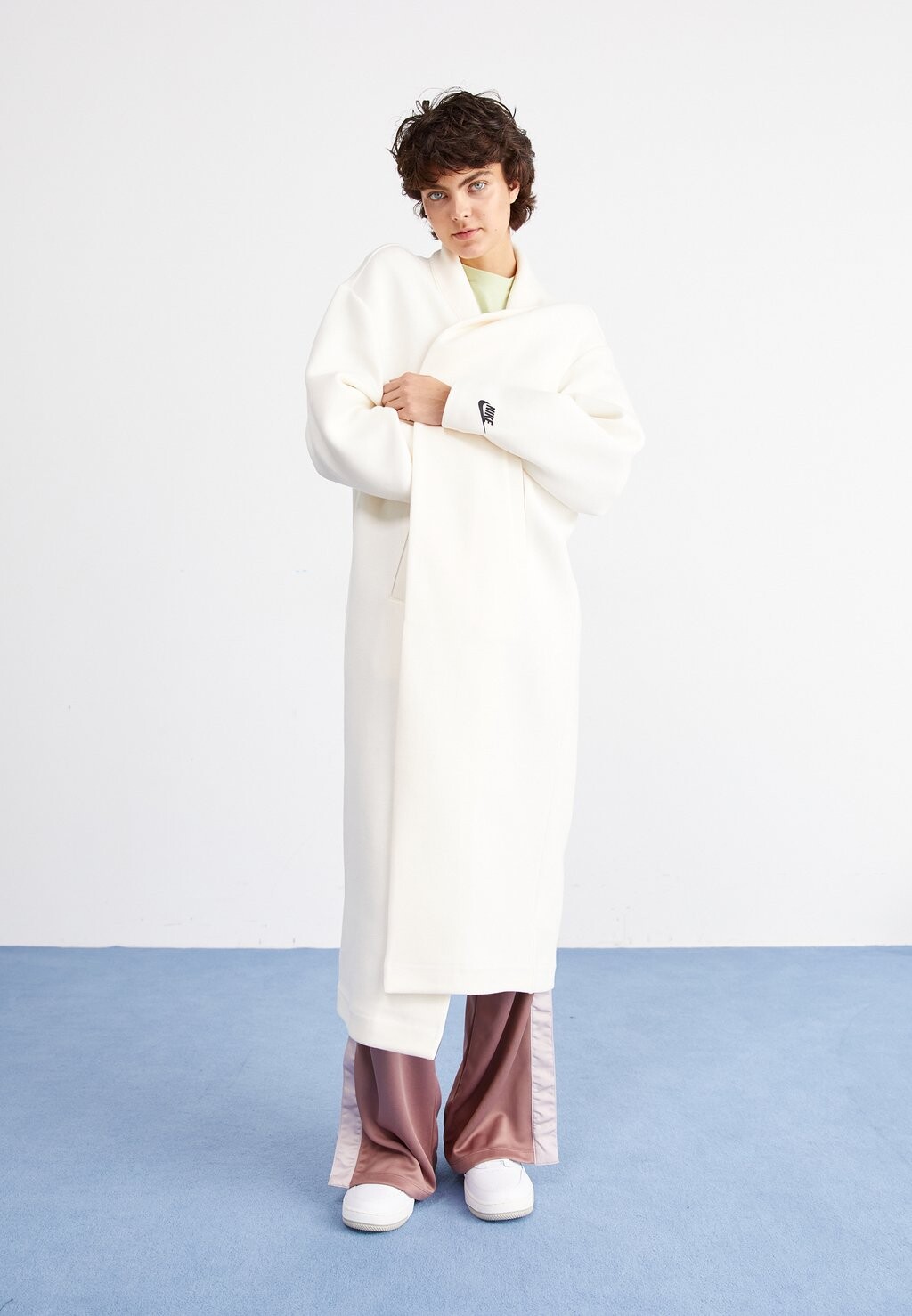 

Пальто классическое TECH FLEECE DUSTER Nike Sportswear, цвет pale ivory/(black)