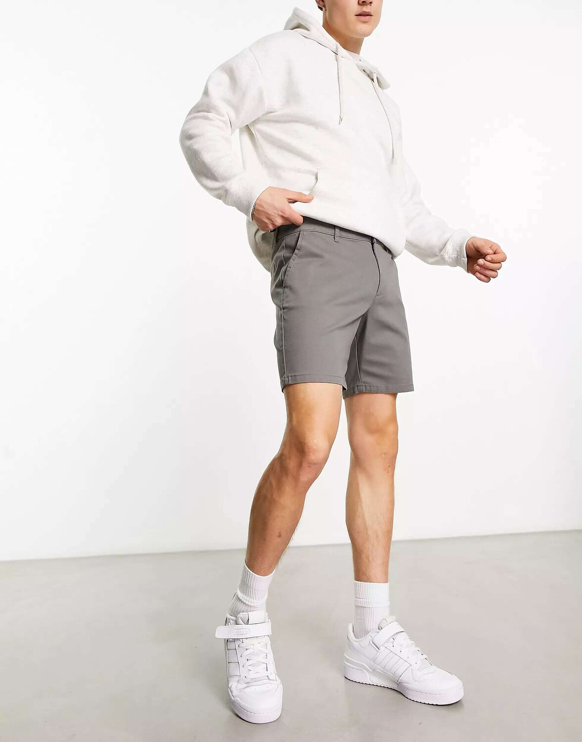 

Темно-серые узкие шорты чинос средней длины ASOS