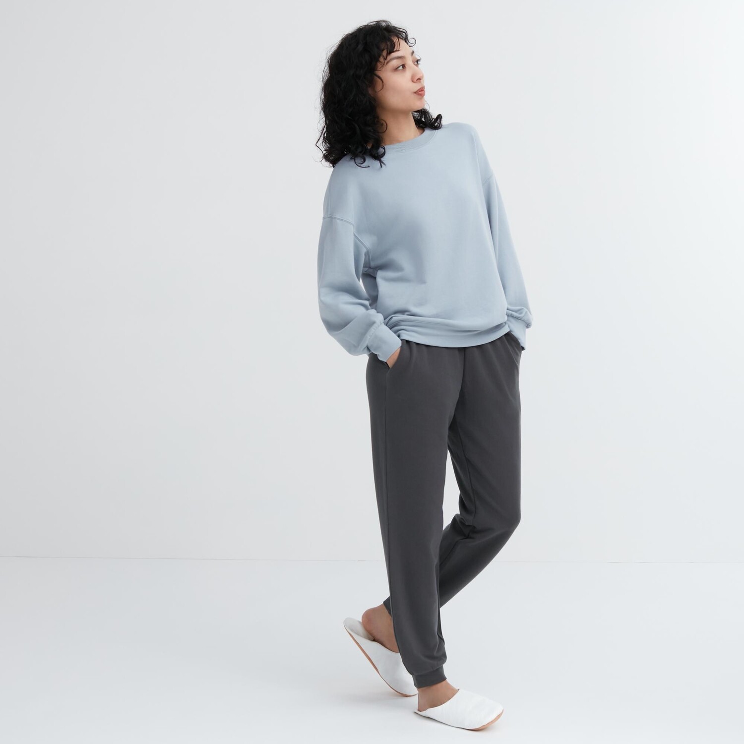 

Ультраэластичный комплект из свитшота и штанов Uniqlo, синий