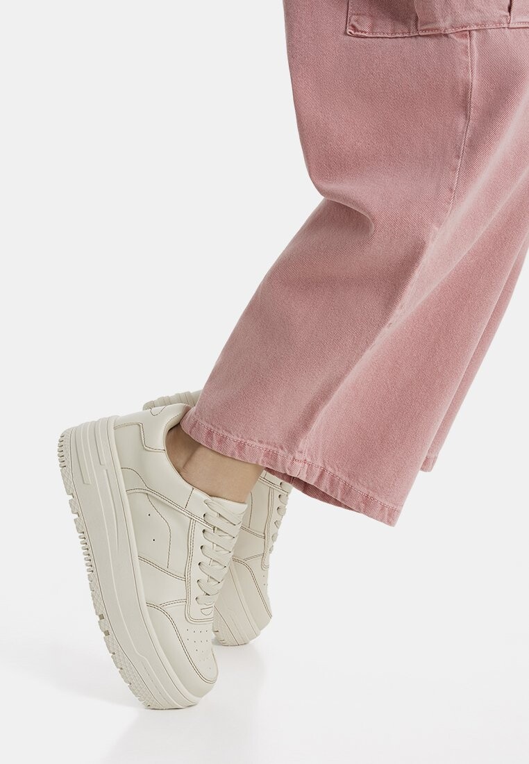 

Кроссовки Bershka