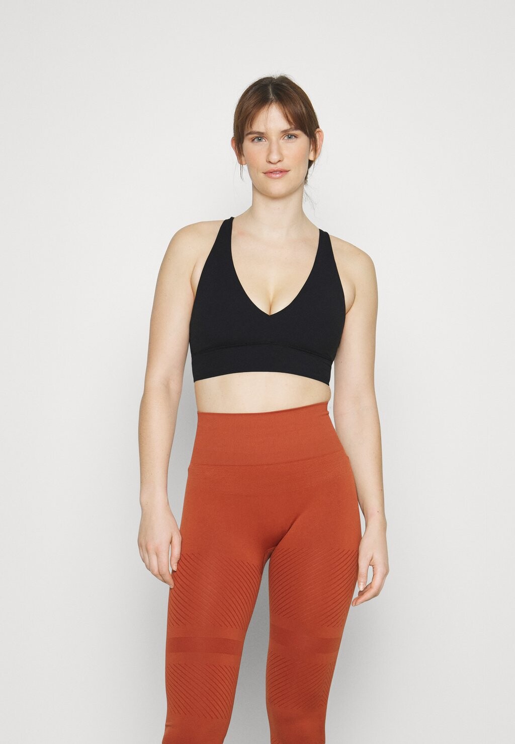 

Спортивный бюстгальтер с легкой поддержкой Athleta, черный