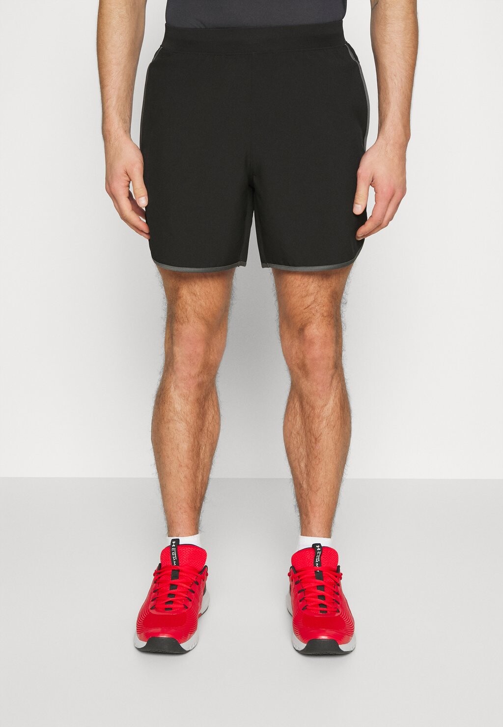 

Спортивные шорты HIIT WOVEN Under Armour, черный/смольно-серый