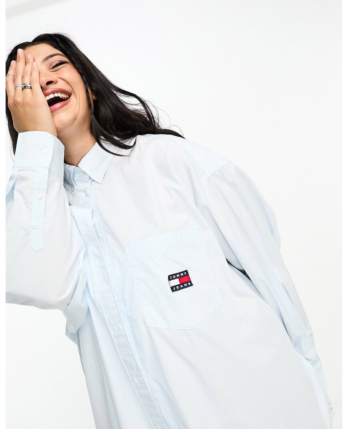 

Голубая рубашка оверсайз Tommy Jeans Plus