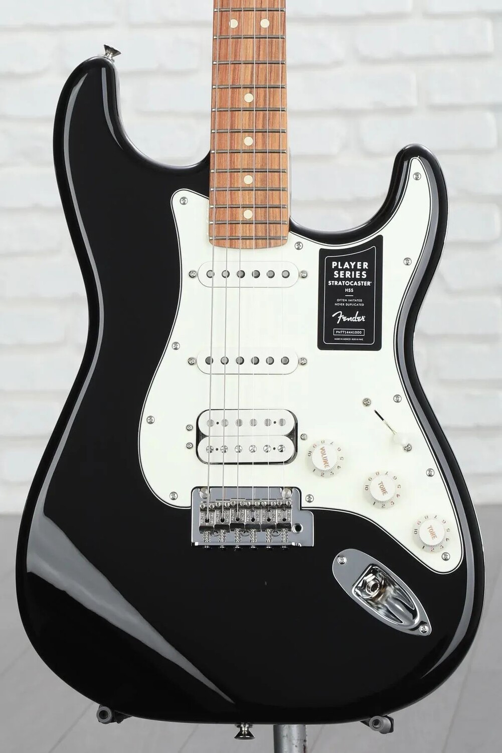 

Fender Player Stratocaster HSS — черный с накладкой на гриф Pau Ferro