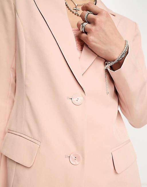 

Только координационный блейзер оверсайз бледно-розового цвета.