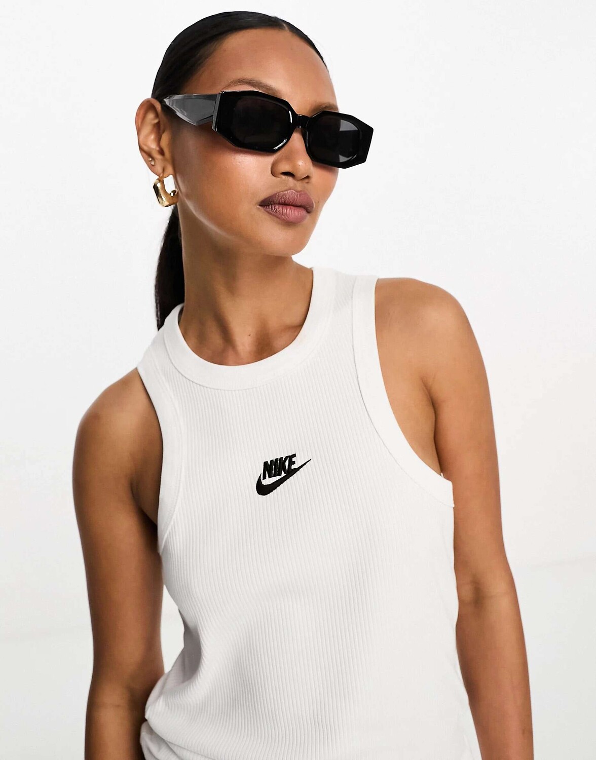 

Белый топ в рубчик Nike Sport Utility