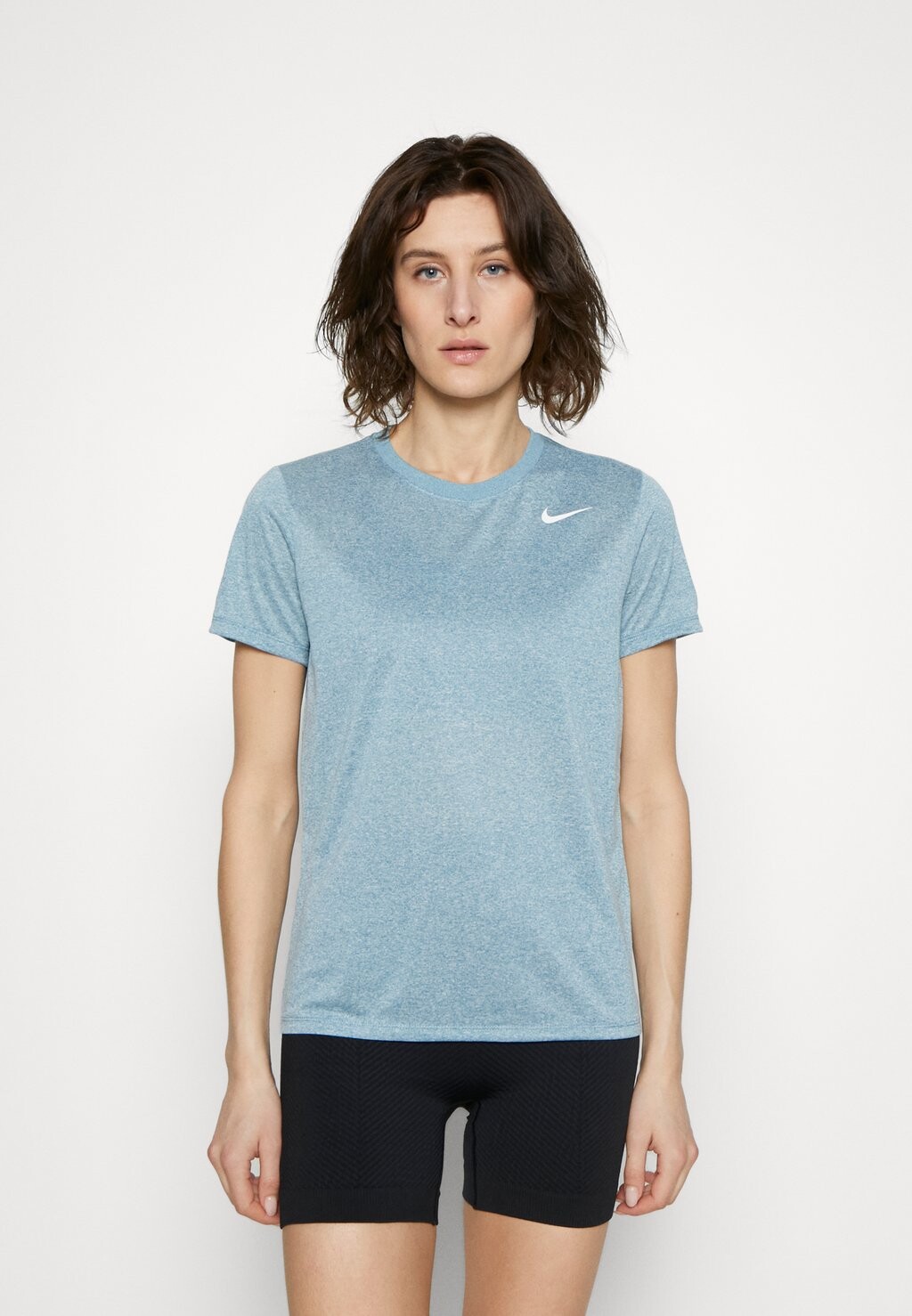 

Спортивная футболка Nike