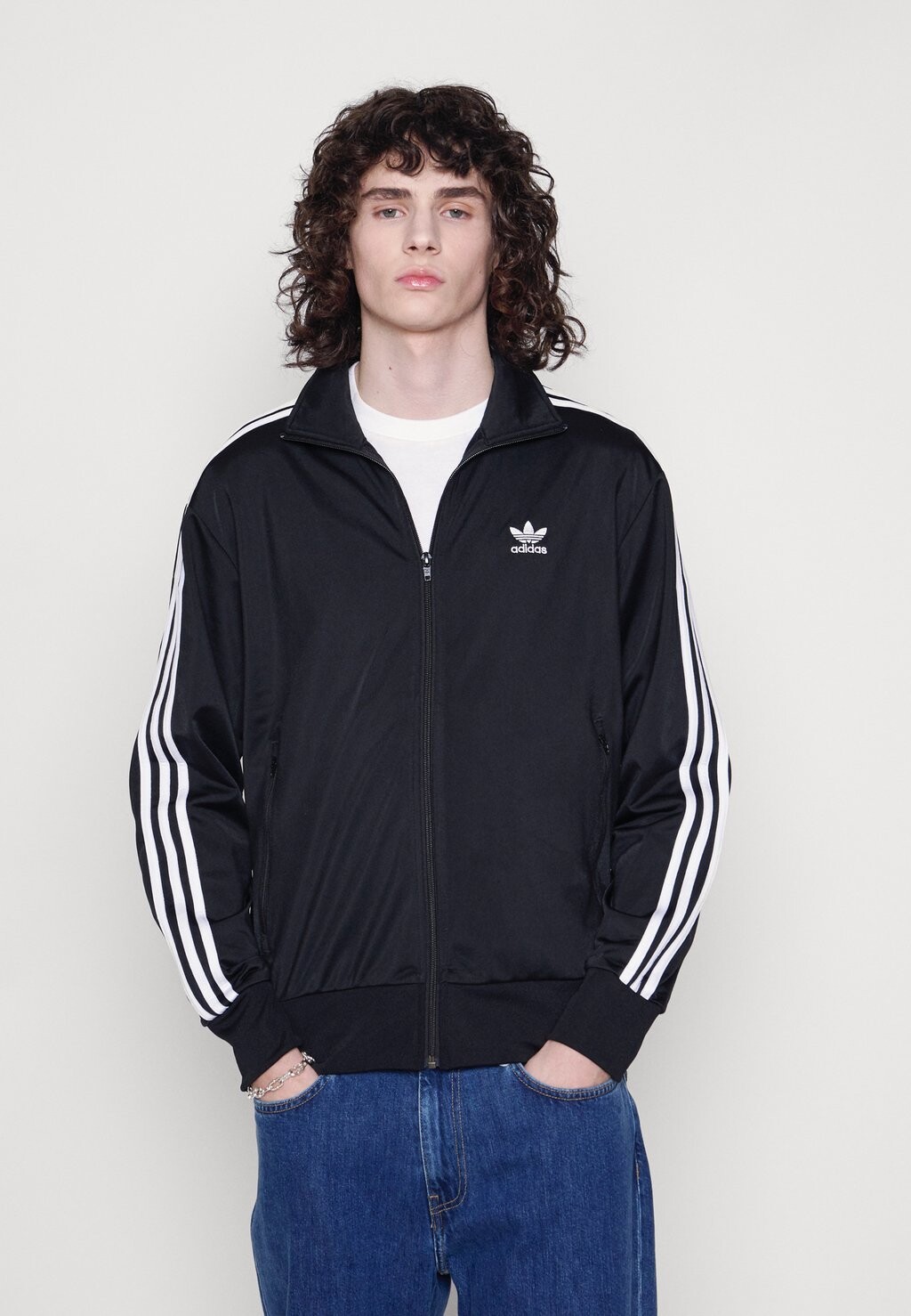 

Спортивная куртка adidas Originals, черный