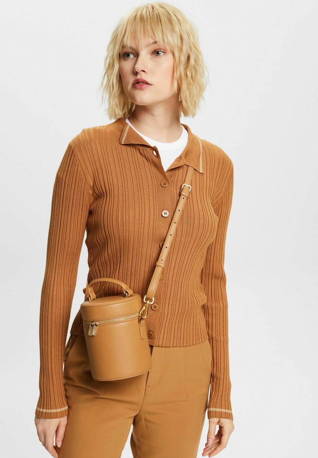 

Сумка на плечо ZYLINDRISCHE BUCKET Esprit, SAND