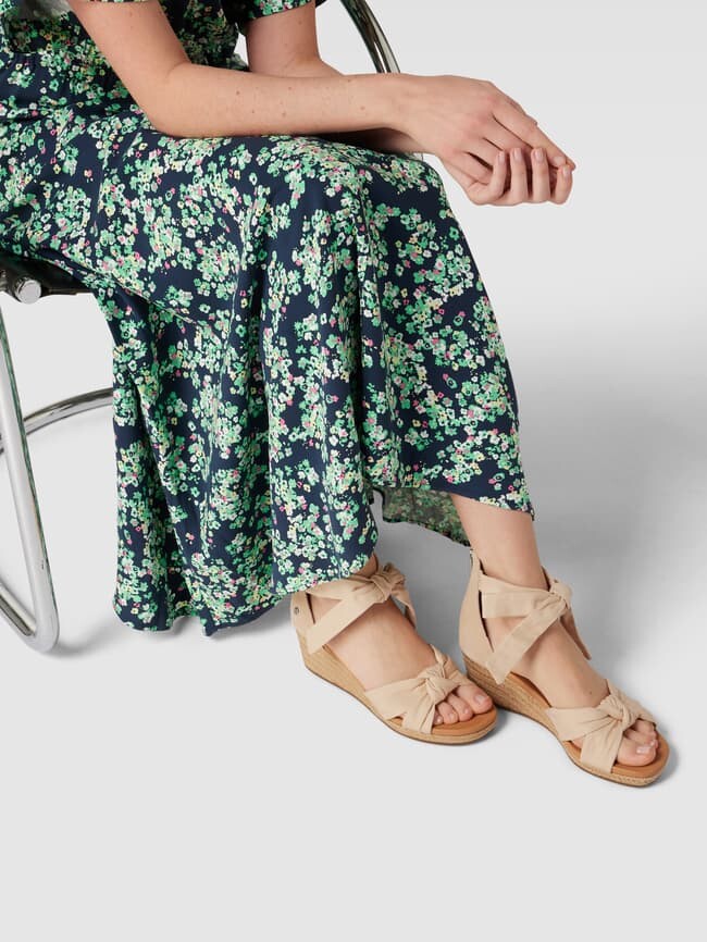 

Туфли на танкетке с кружевными деталями, модель "YARROW" UGG, молочный
