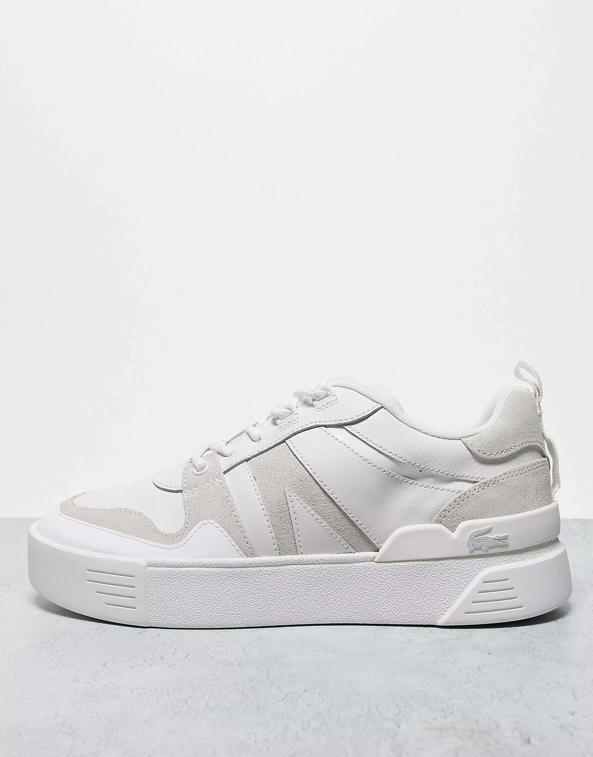 

Белые кожаные кроссовки на плоской платформе со шнуровкой Lacoste L002, Белый