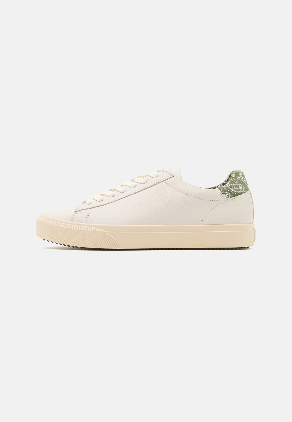 

Кроссовки Clae