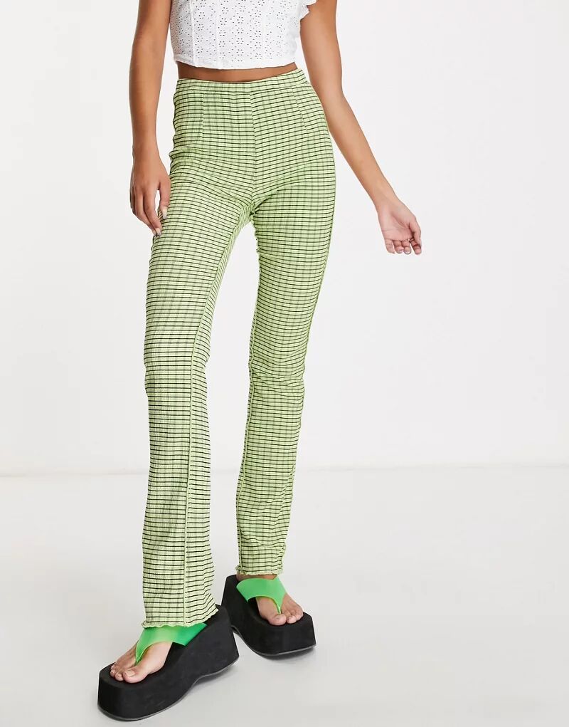 Зеленые расклешенные брюки Urban Revivo