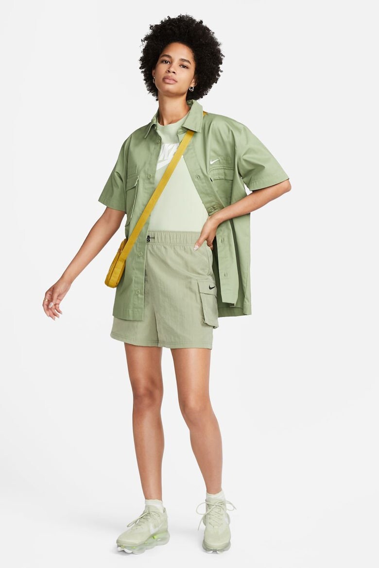

Футболка Sportswear Essentials с логотипом Nike, зеленый