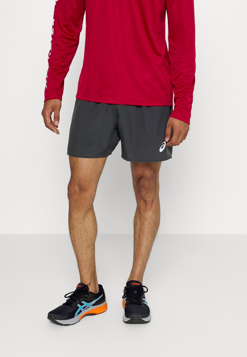 

Спортивные шорты ASICS
