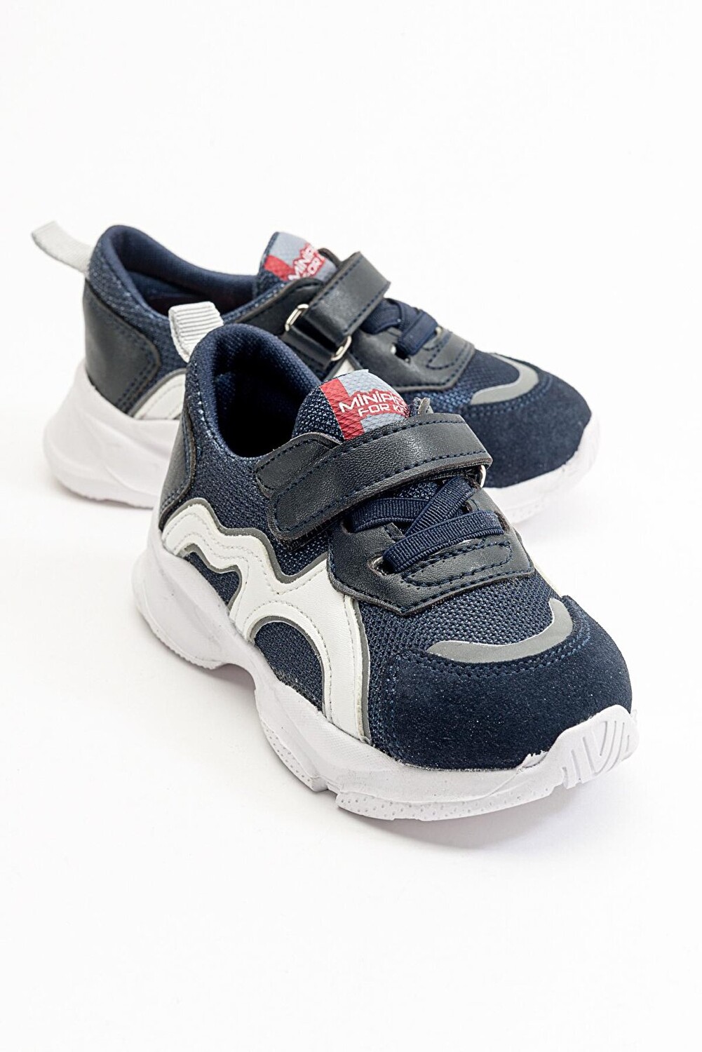 

Легкая спортивная обувь из натуральной кожи темно-синего цвета для мальчика MİNİPİCCO, темно-синий