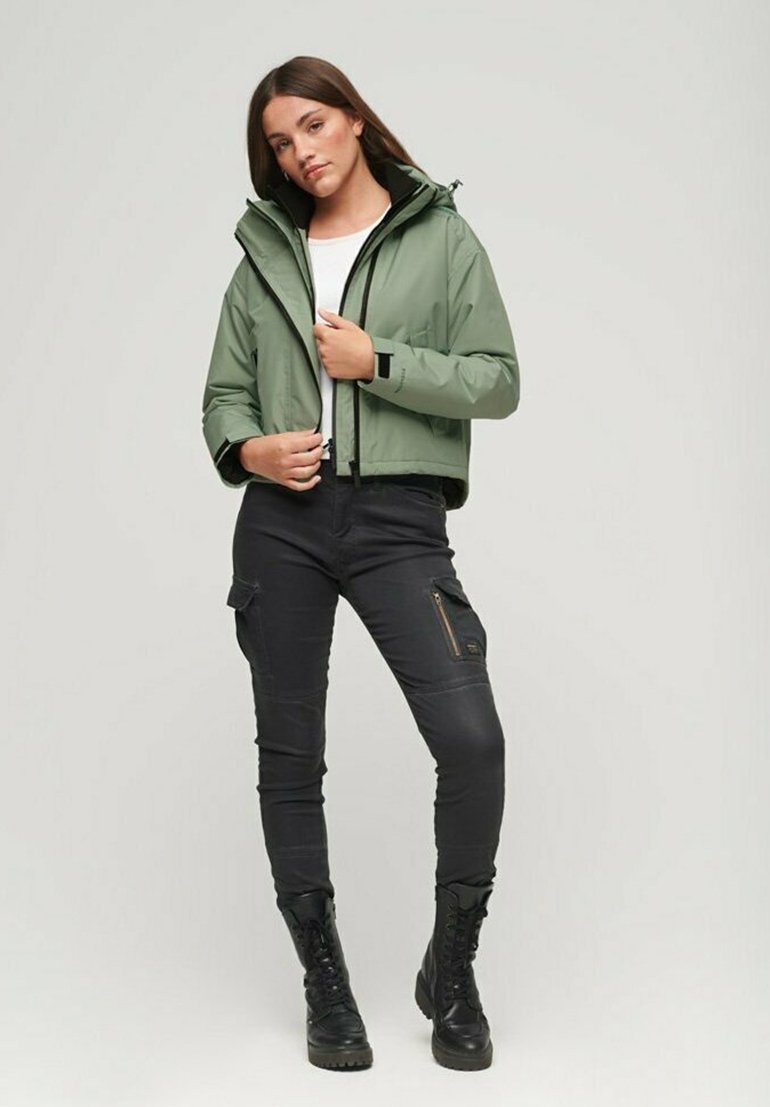 цена Куртка для отдыха на природе CODE SD-WINDCHEATER Superdry, цвет light jade green