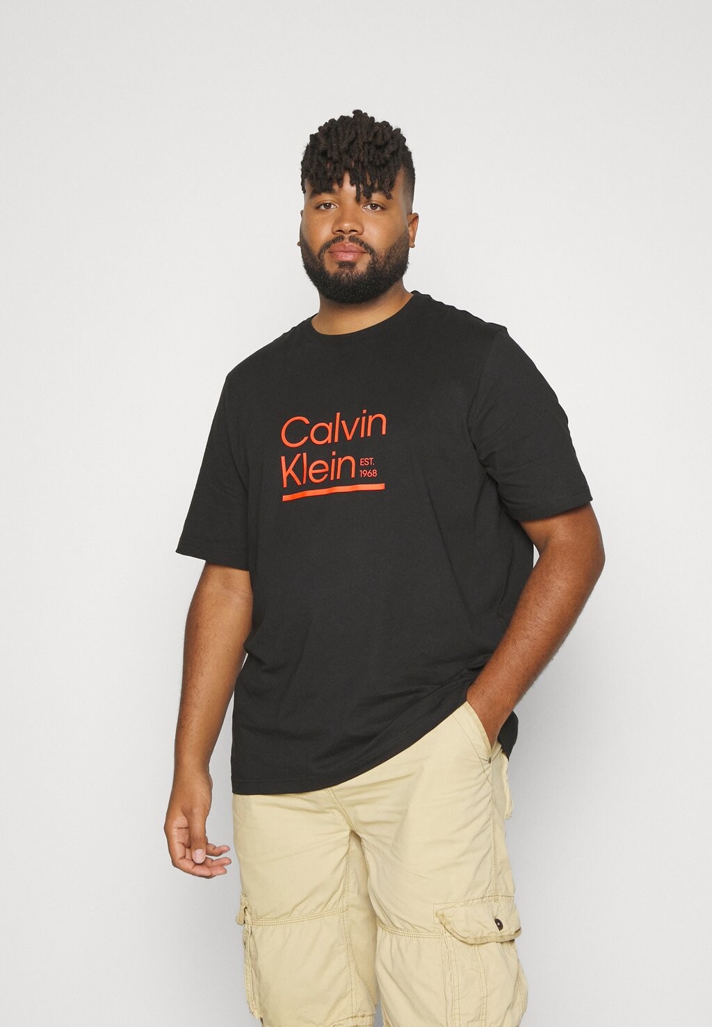 

Футболка с принтом Calvin Klein, черный