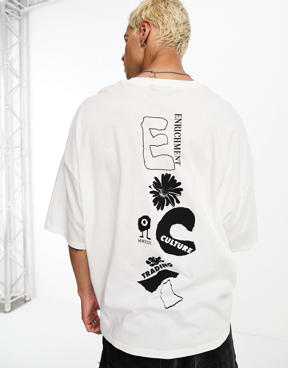 

Белая футболка оверсайз с принтом в виде корешков ASOS DESIGN, Белый