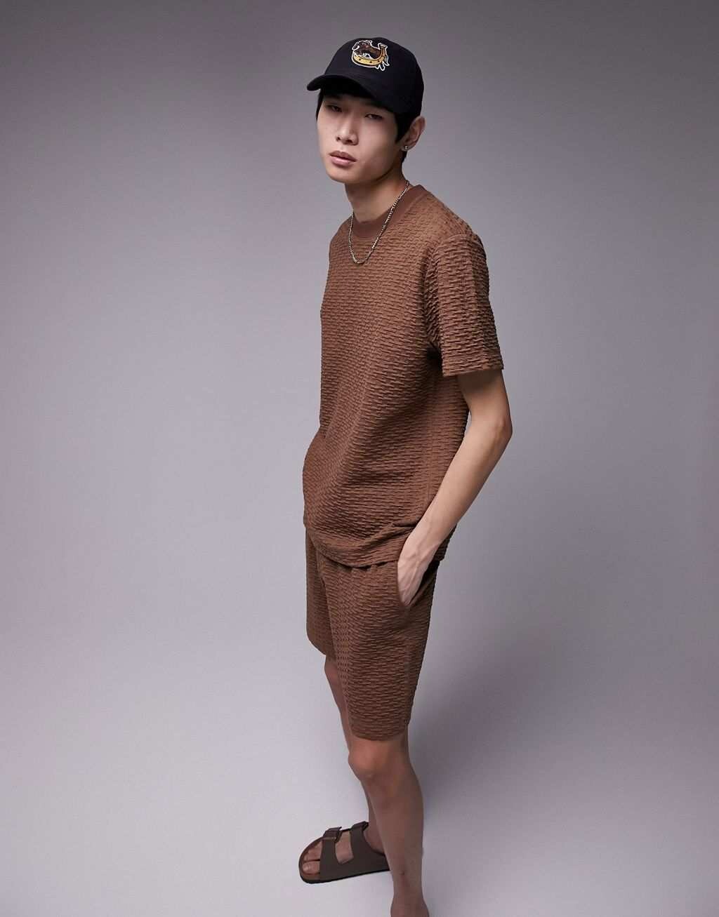 

Коричневая объемная фактурная футболка Topman, Коричневый
