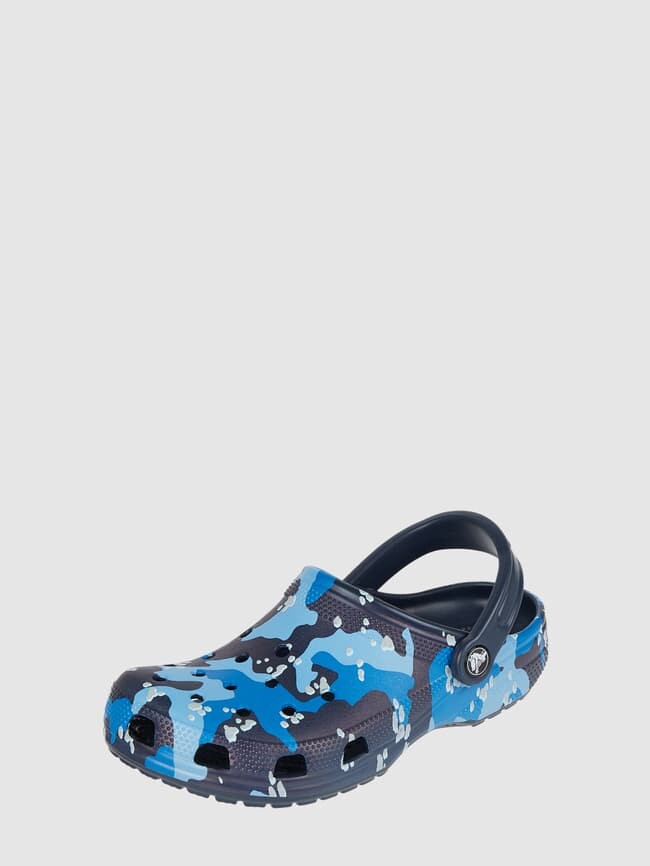 

Сандалии с камуфляжным узором Crocs, темно-синий